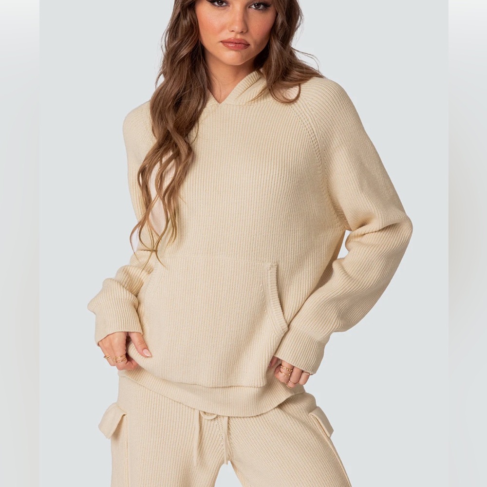 Oversized hoodie and cargo pants